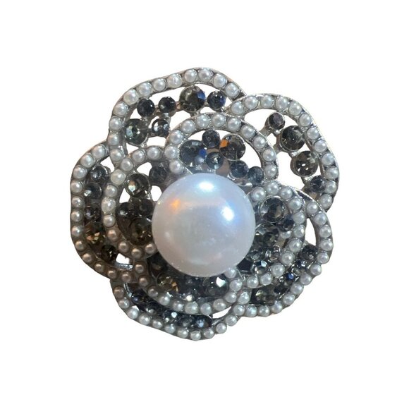 Shiny Faux Pearls Rhinestones Floral Shape Pin Small Brooch Silver Tone - Picture 1 of 8